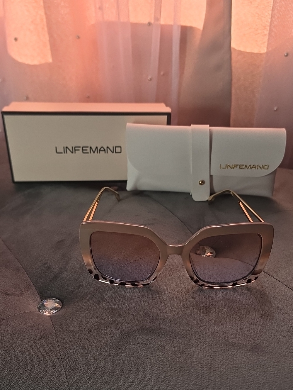 Source Unknown Pink Gradient Square Sunglasses with Gold Arms